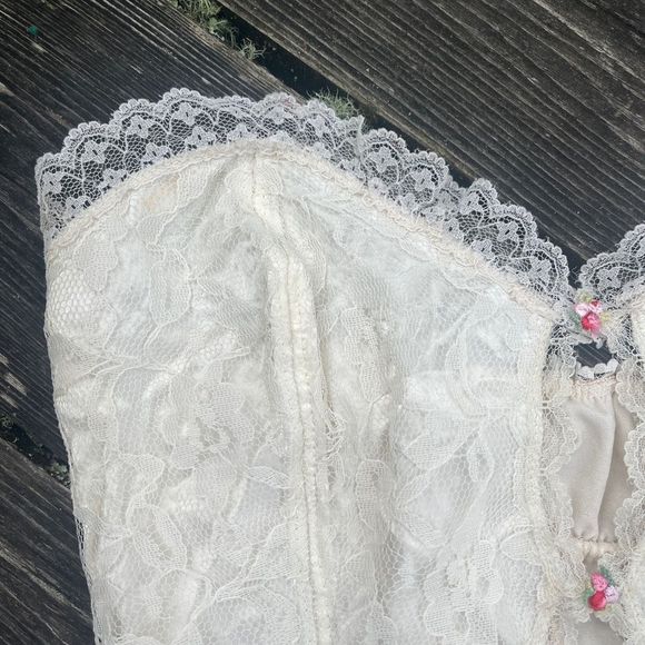 VINTAGE LACY STRAPLESS BODYSUIT SIZE MEDIUM - Picture 7 of 9